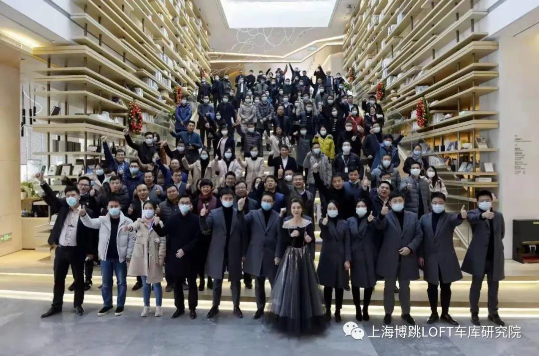 果洛全国一百多人在华侨城汉口道6号参观研讨LOFT专利车库技术！